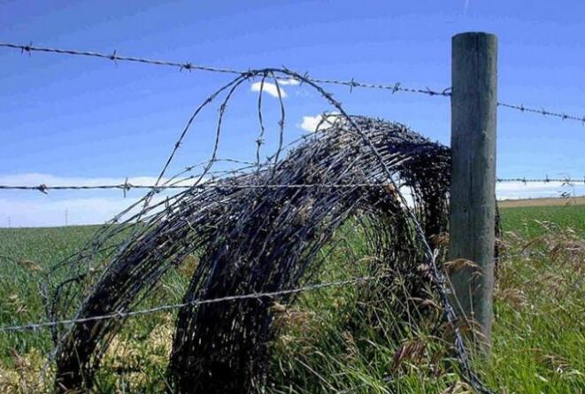 What material of barbed rope anticorrosion ability is better
