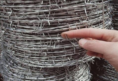 The quality of stainless steel barbed rope and hot dip galvanized barbed rope is better