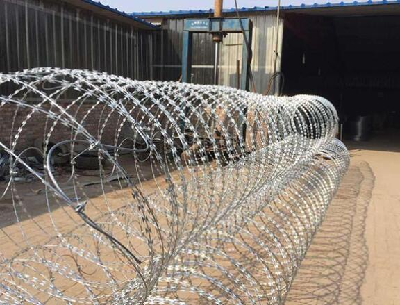 Barbed wire rolling cage 304 or 201 is good?
