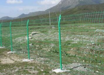 What is the use of barbed wire