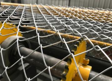 How to set the aperture and wire diameter of decorative hook mesh