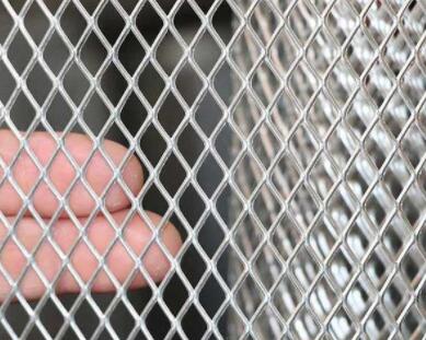 Galvanized diamond net for court