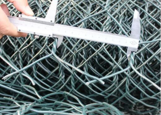 Plastic – coated six – sided barbed wire