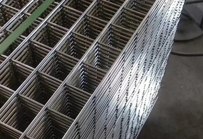 How to prolong the service life of electric welding mesh?